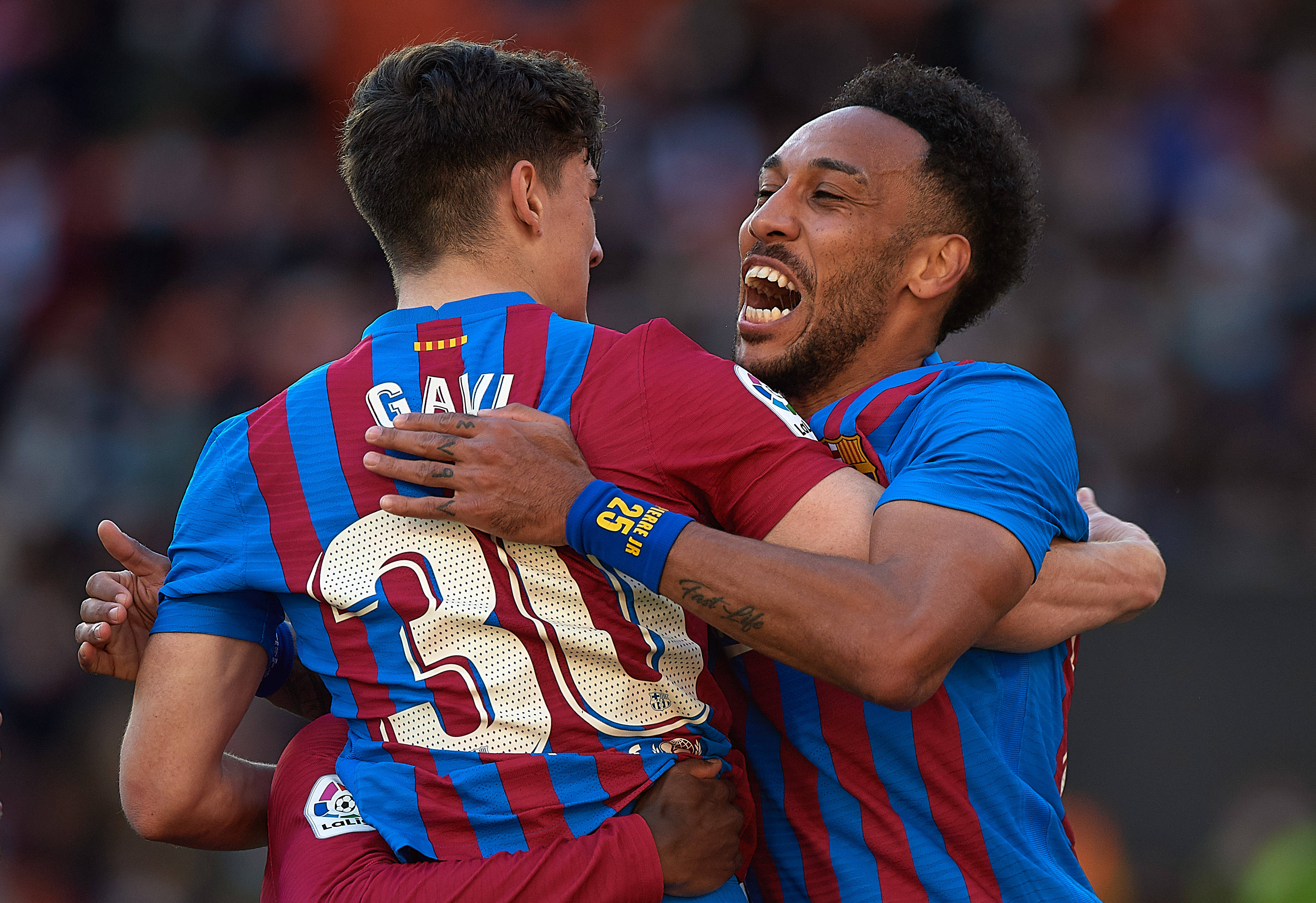 爱游戏官网-包含格拉纳达后卫连续出色表现,助球队稳固防线的词条