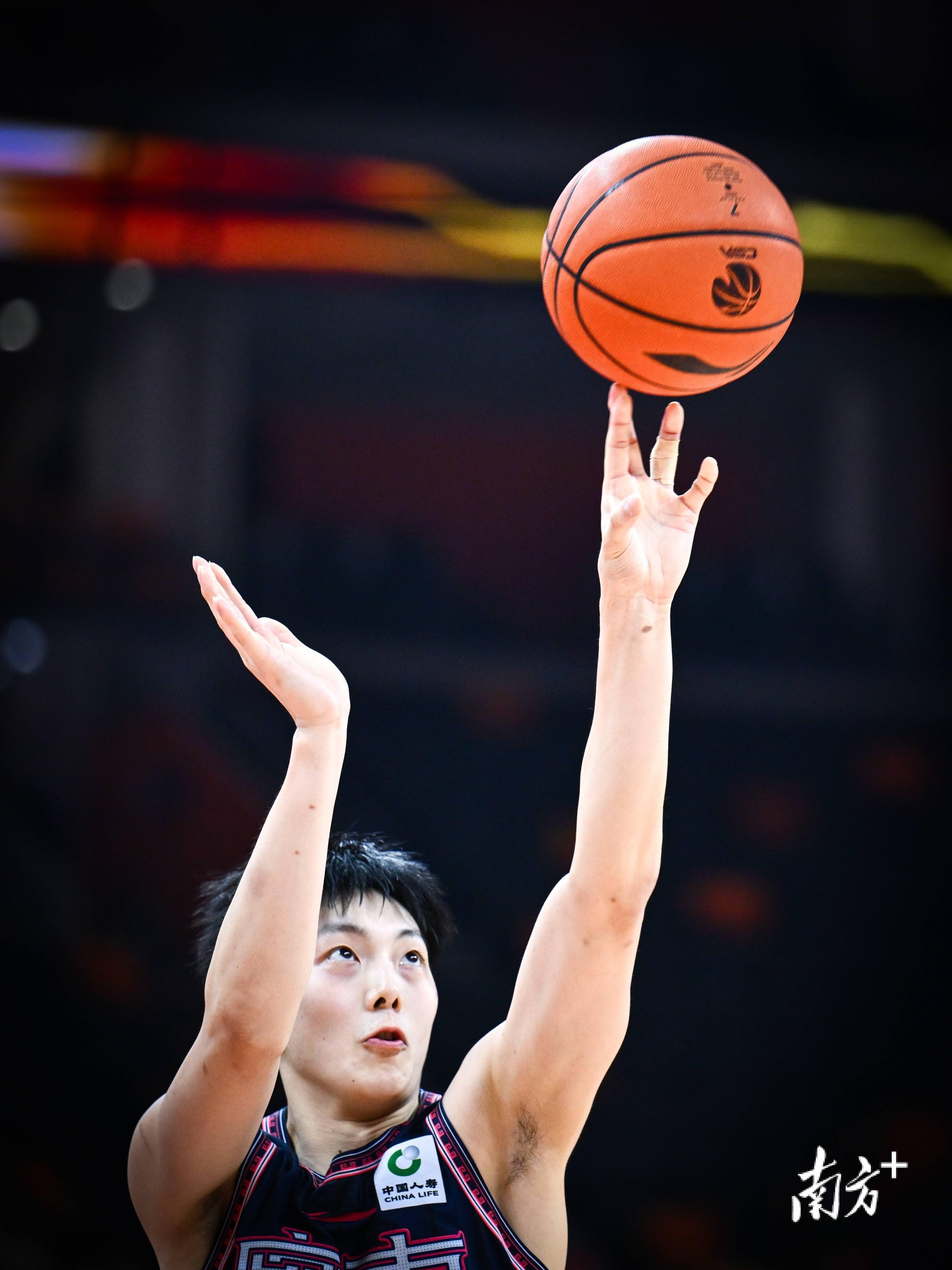 爱游戏在线-包含广东华南虎深夜奋战，鏖战分钟终场仍大获全胜的词条