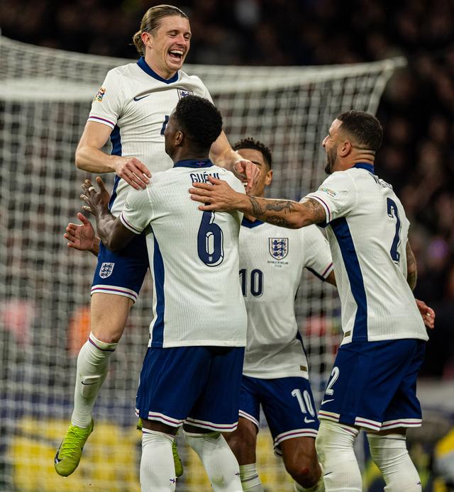 爱游戏下载-包含英格兰队小胜意大利，欧国联A组小组赛继续激烈对抗的词条