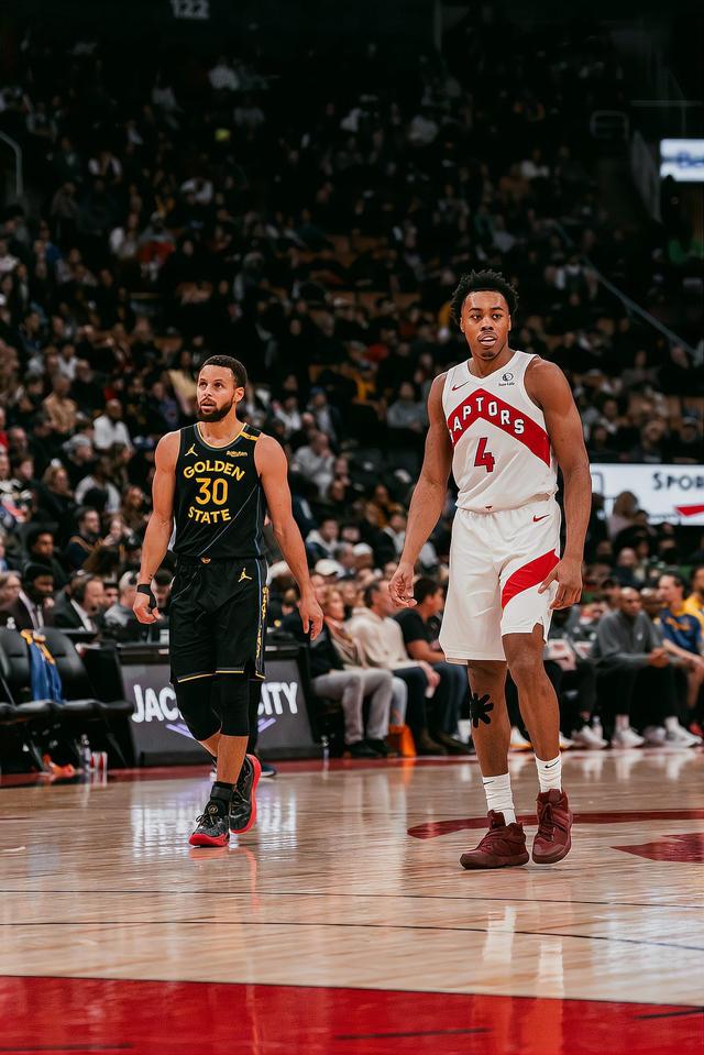 包含猛龙队持续稳定发挥，争夺东部头名的词条