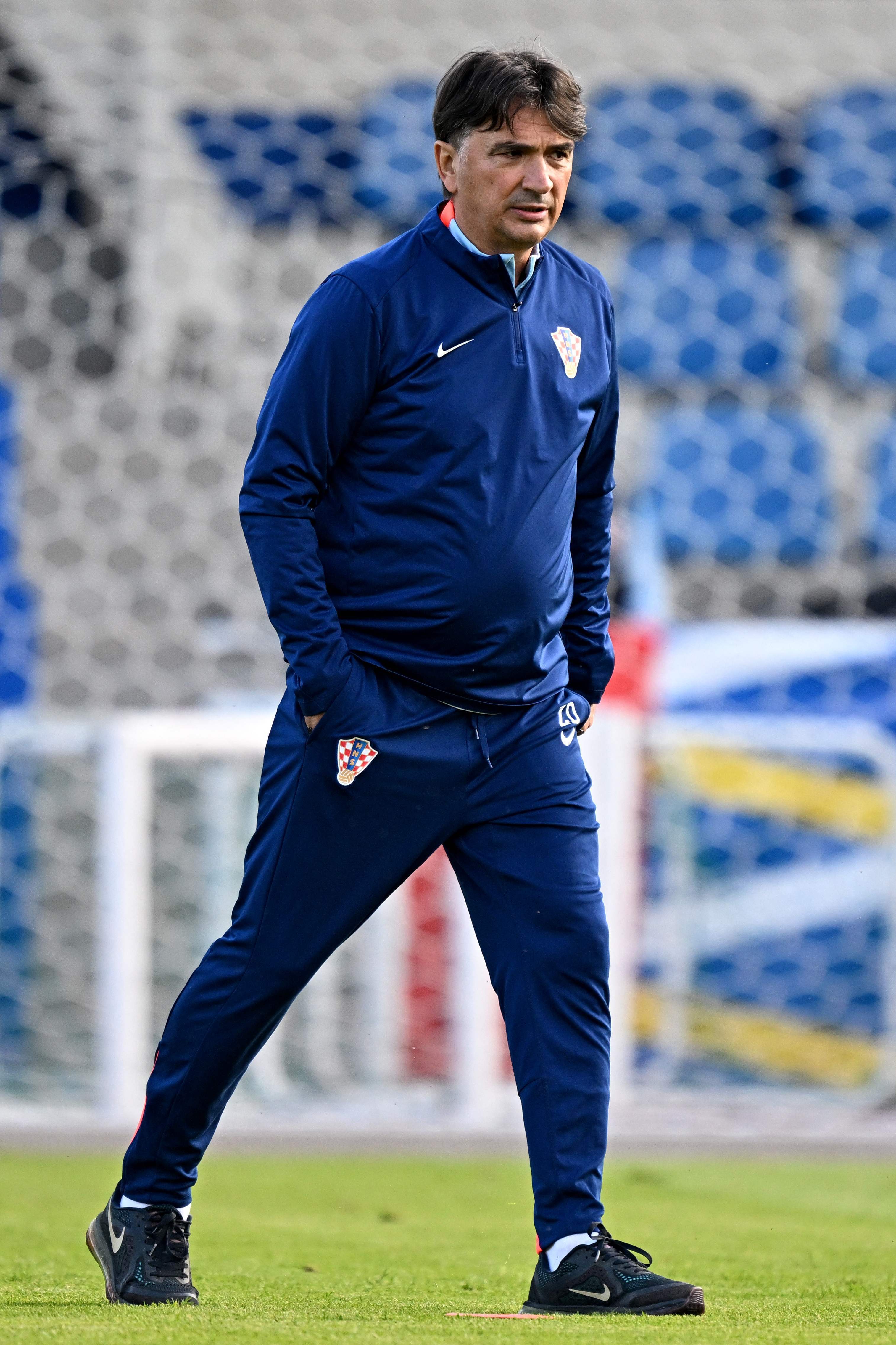 爱游戏体育-大连一方俱乐部球员备战下场比赛心情高涨的简单介绍