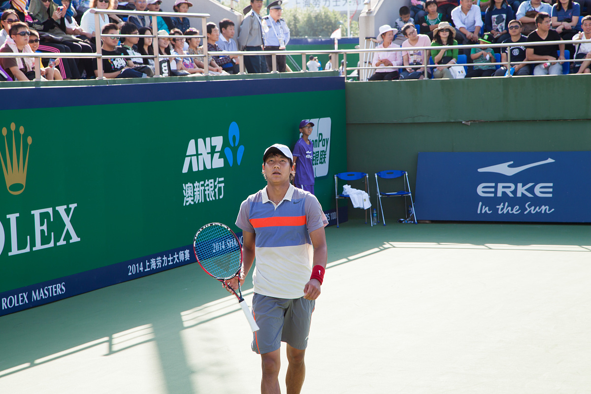 爱游戏下载-斯洛文尼亚队豪夺胜利，成功晋级八强