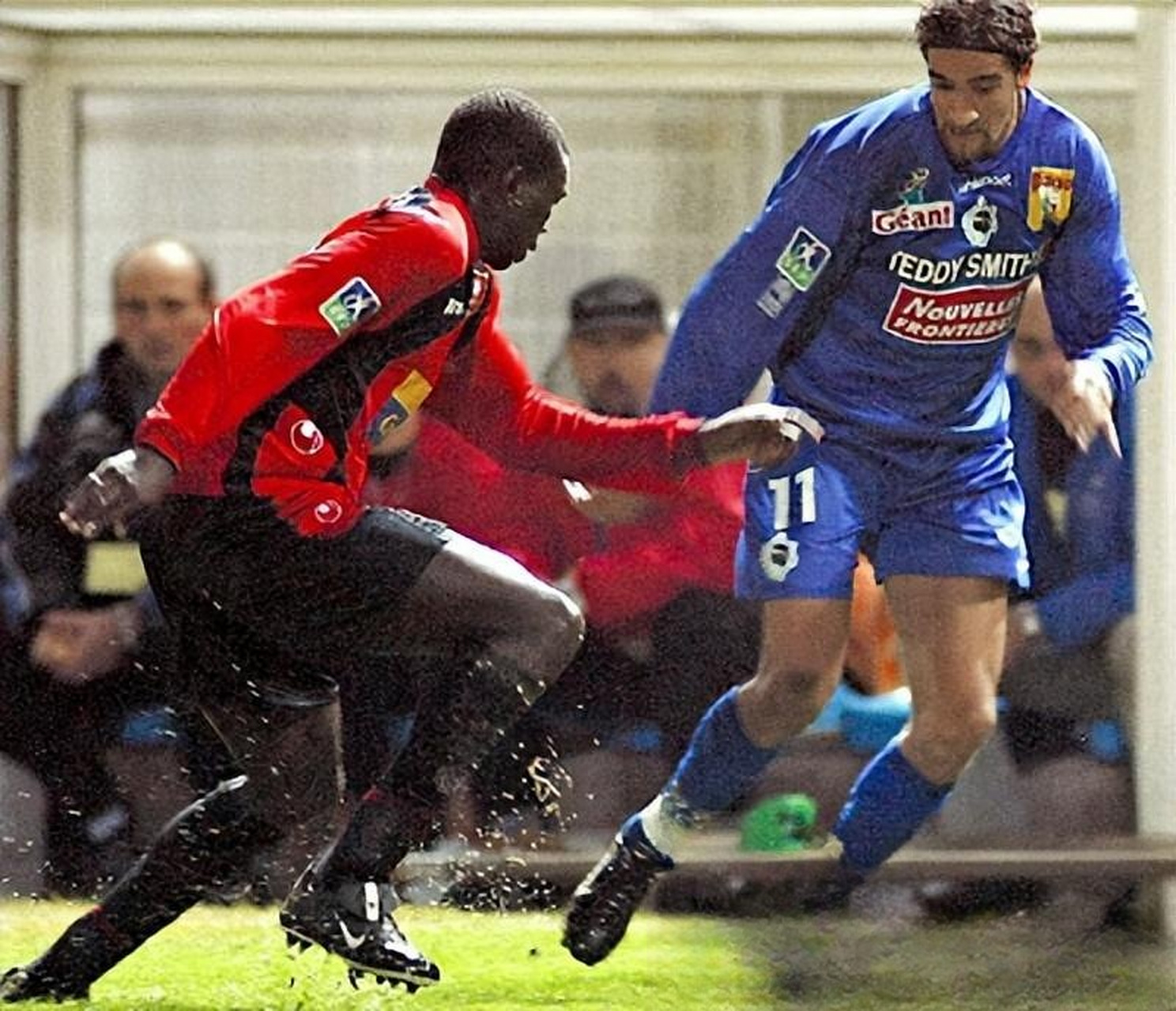 关于里昂中场技惊四座,助球队破解对手防线的信息 关于里昂中场技惊四座,助球队破解对手防线的信息