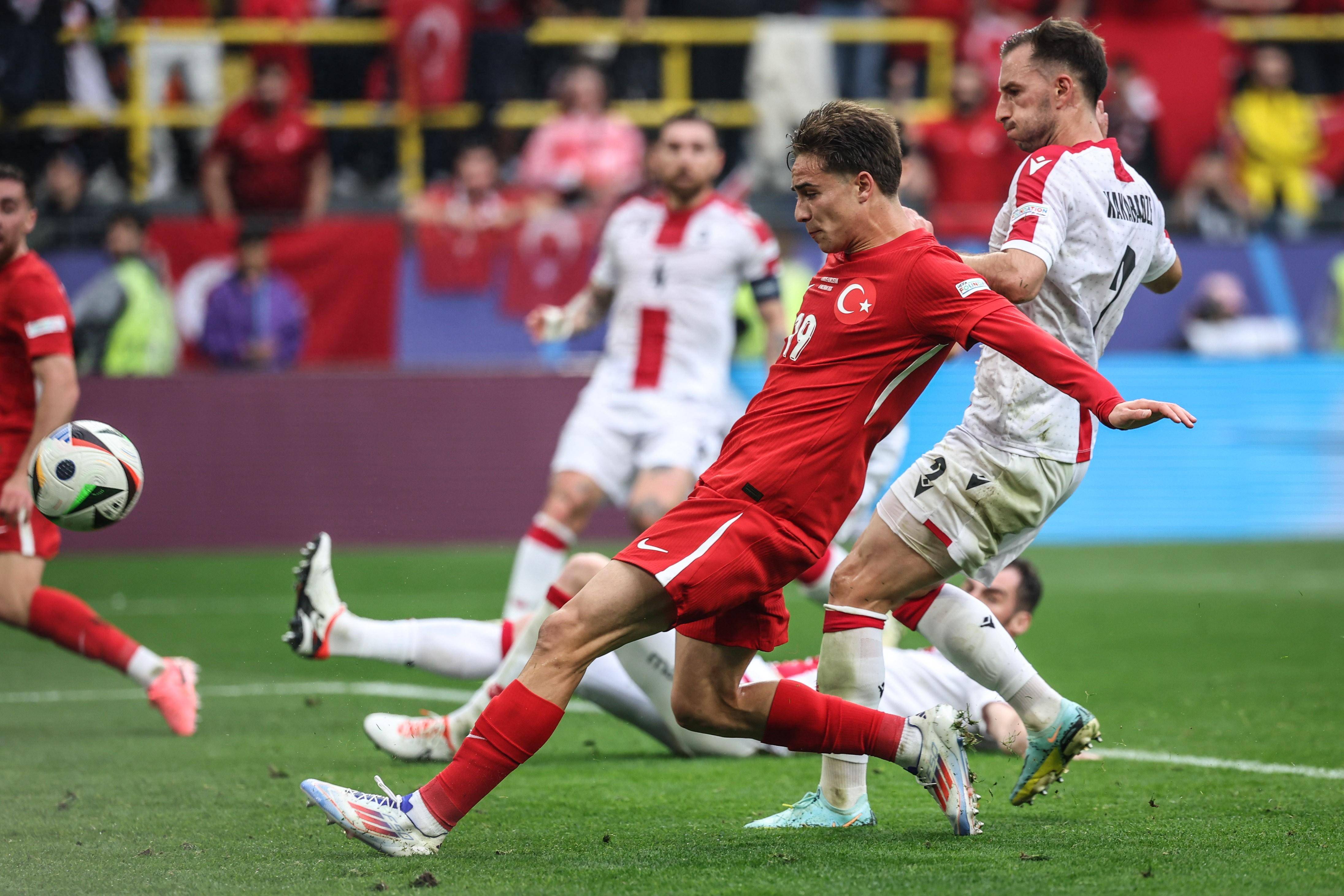 土耳其队逆袭成功晋级,挺进欧洲杯半决 土耳其队逆袭成功晋级,挺进欧洲杯半决