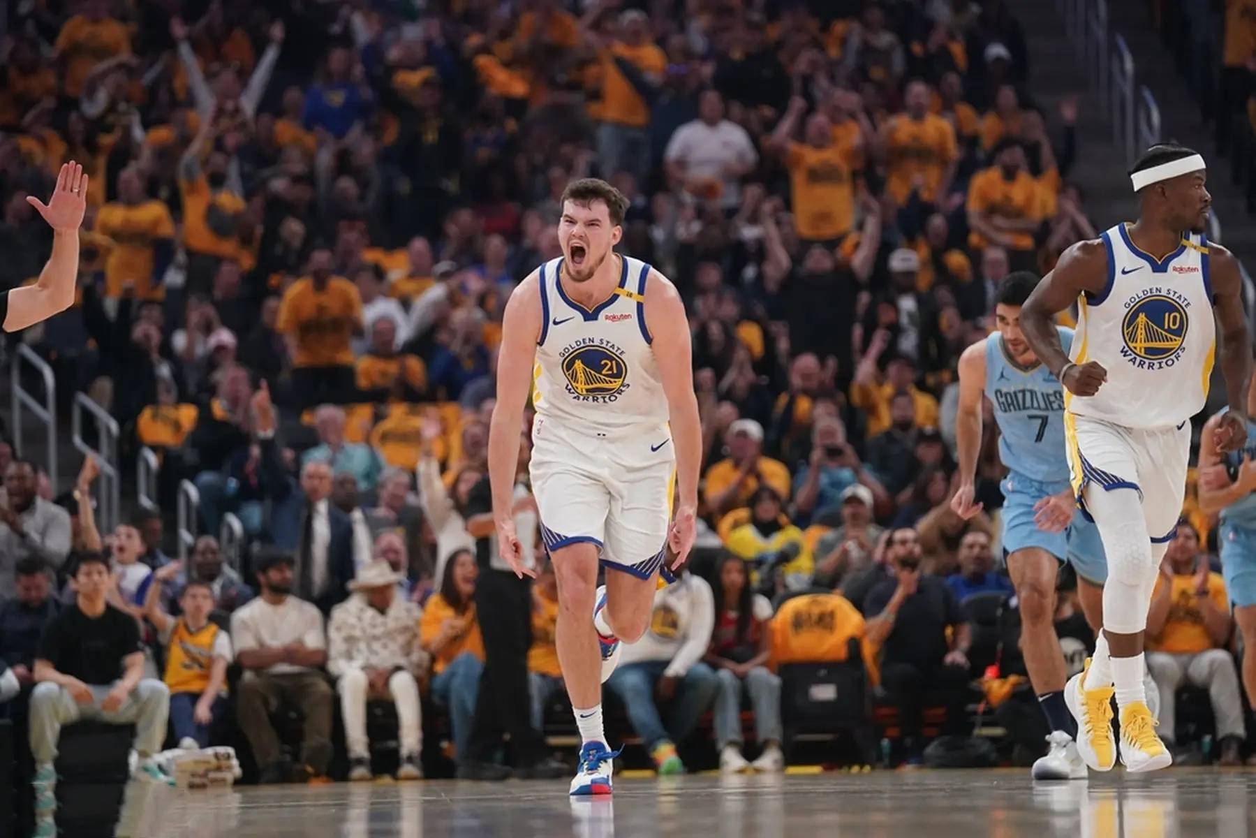 爱游戏在线-离奇事件：欧洲球员连中三分，绝杀定胜局的简单介绍