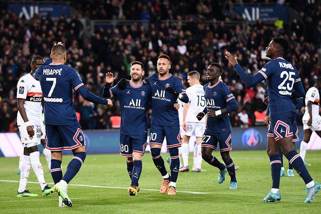 包含球迷激情高呼！巴黎圣日耳曼的战绩备受关注的词条