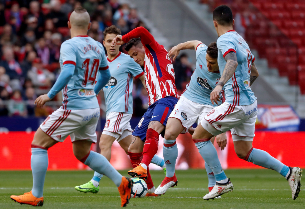 包含斯帕尔主场取胜，继续保持不败战绩的词条