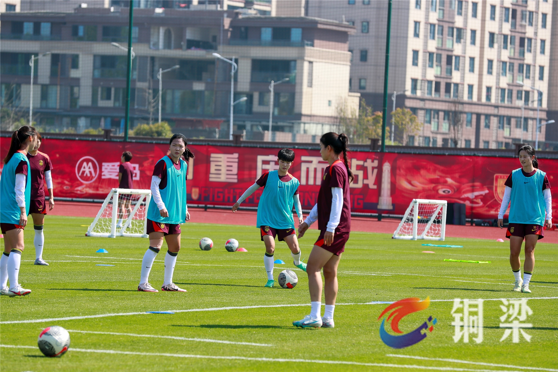 中国女子足球队在比赛中展现出色实力并获胜