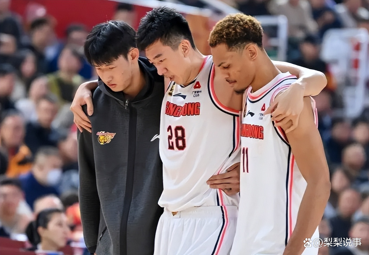 爱游戏体育-广州恒大遭遇争议判罚，球迷呼吁公平裁判的简单介绍