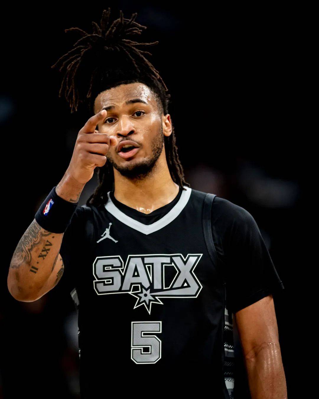 包含马刺打出精彩配合,令对手束手无策的词条 包含马刺打出精彩配合,令对手束手无策的词条