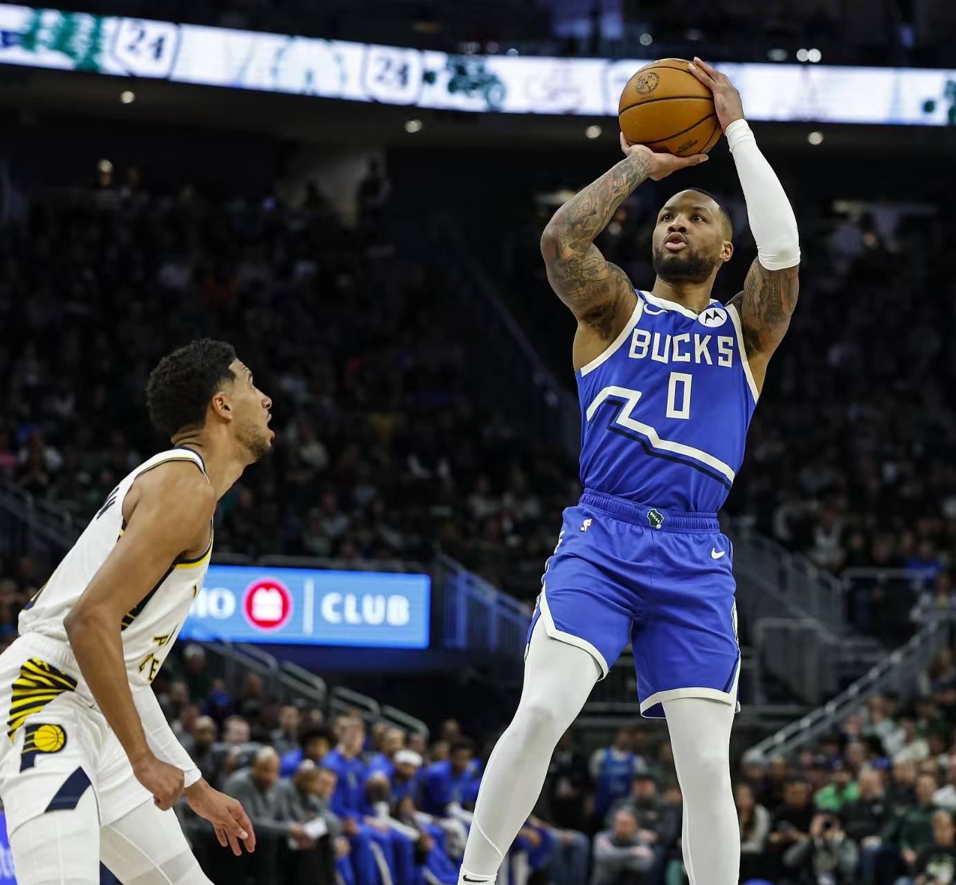 步行者队主场击败雄鹿队取得关键胜利