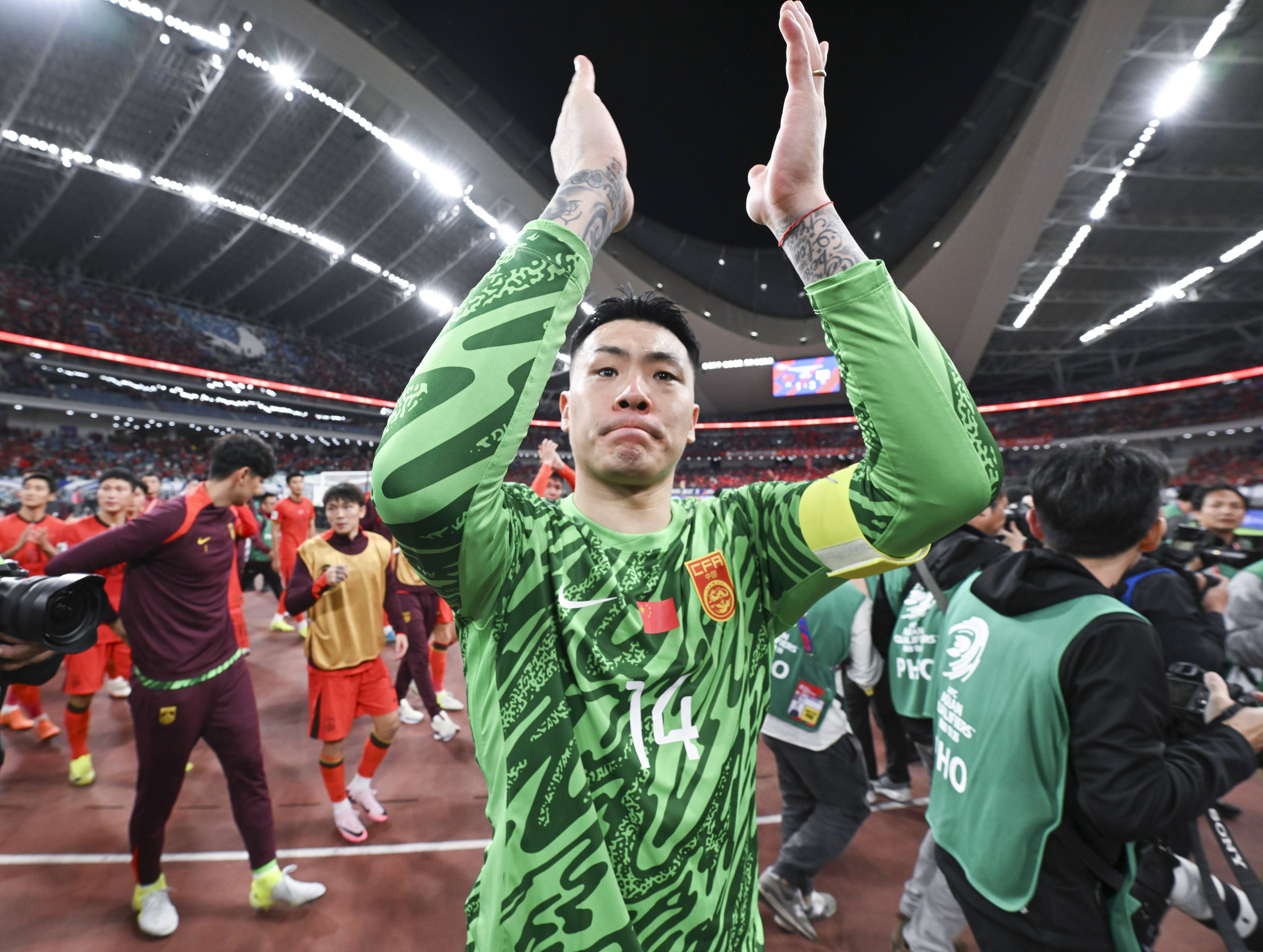 球员状态忽高忽低，球队困境重重