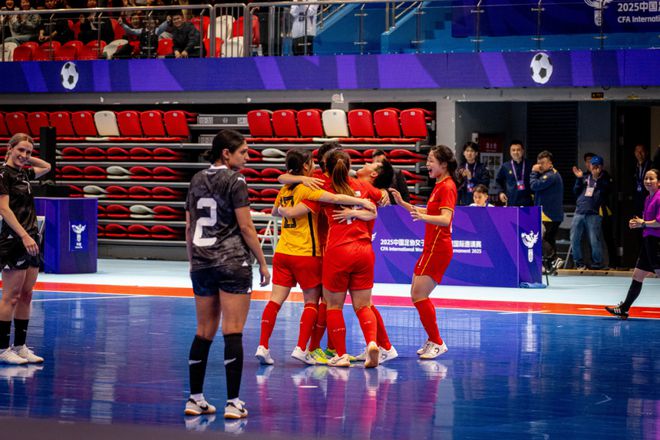 包含劲爆对决!女子足球比赛吸引粉丝狂热支持的词条 包含劲爆对决!女子足球比赛吸引粉丝狂热支持的词条