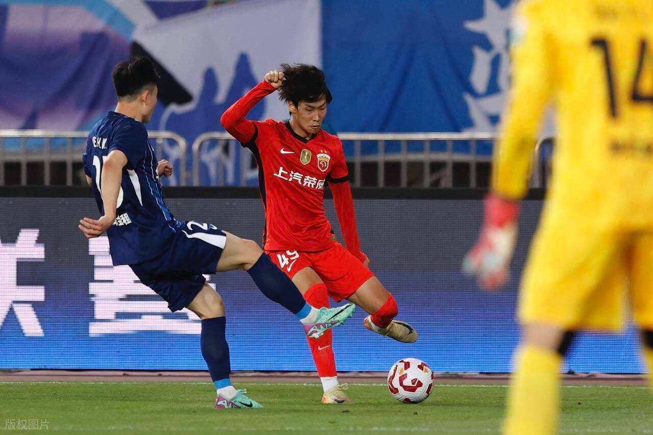 关于上港队员表现抢眼,助力球队取得胜利的信息 关于上港队员表现抢眼,助力球队取得胜利的信息