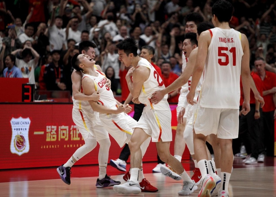 爱游戏体育-福建男篮主场压哨绝杀，晋级决赛