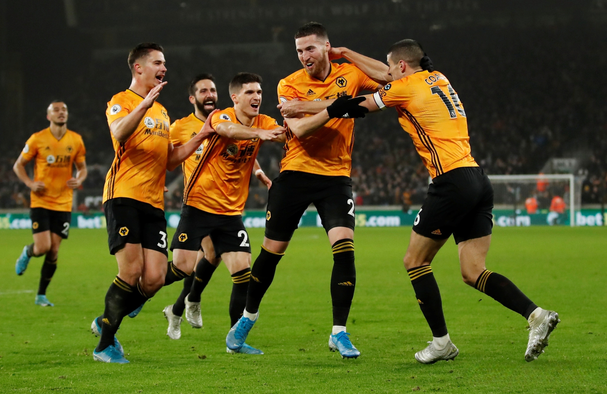 爱游戏娱乐-法兰克福客场获胜，重返稳定状态