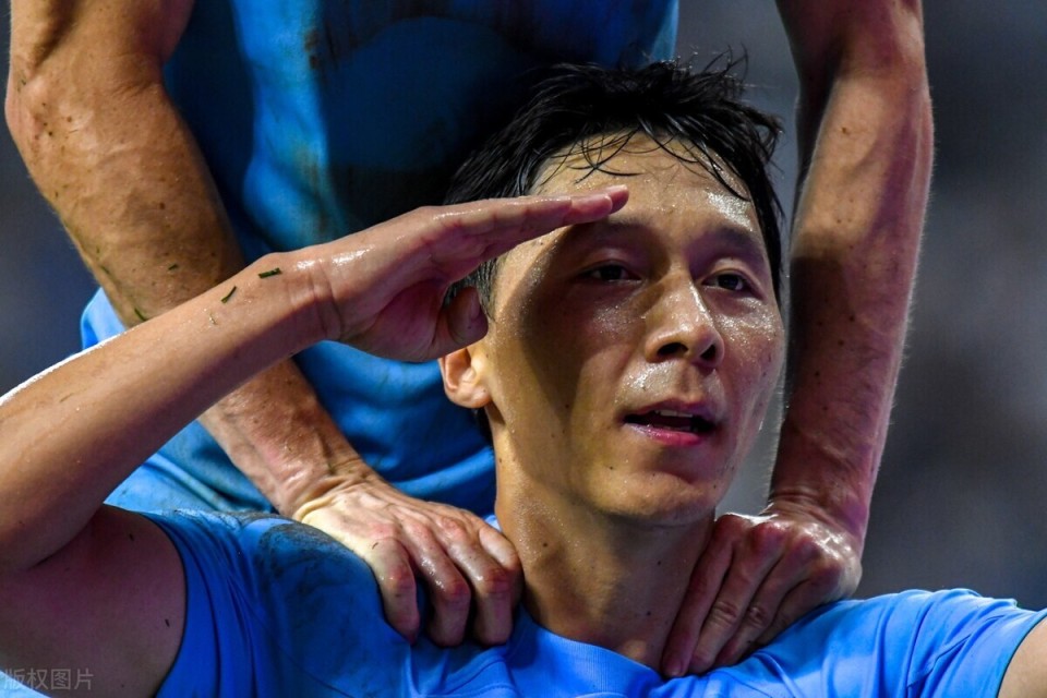 爱游戏娱乐-上港主场大胜泰达，取得宝贵三分