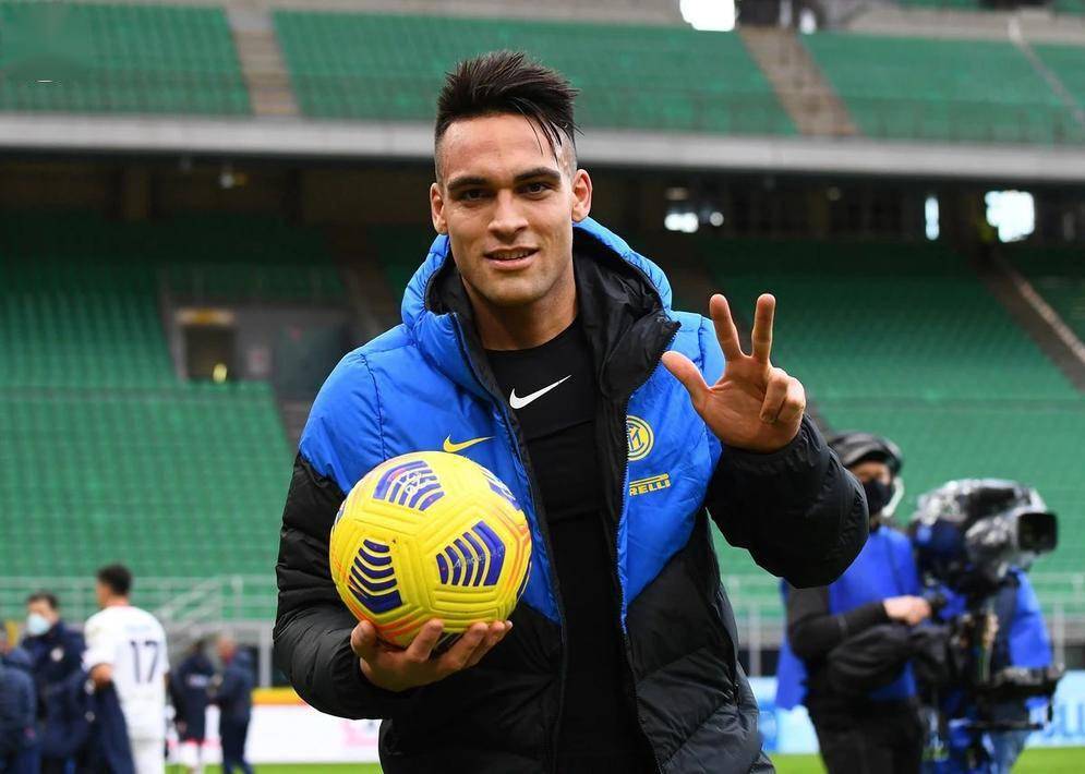 包含克罗托内客场大胜，继续保持不败的词条