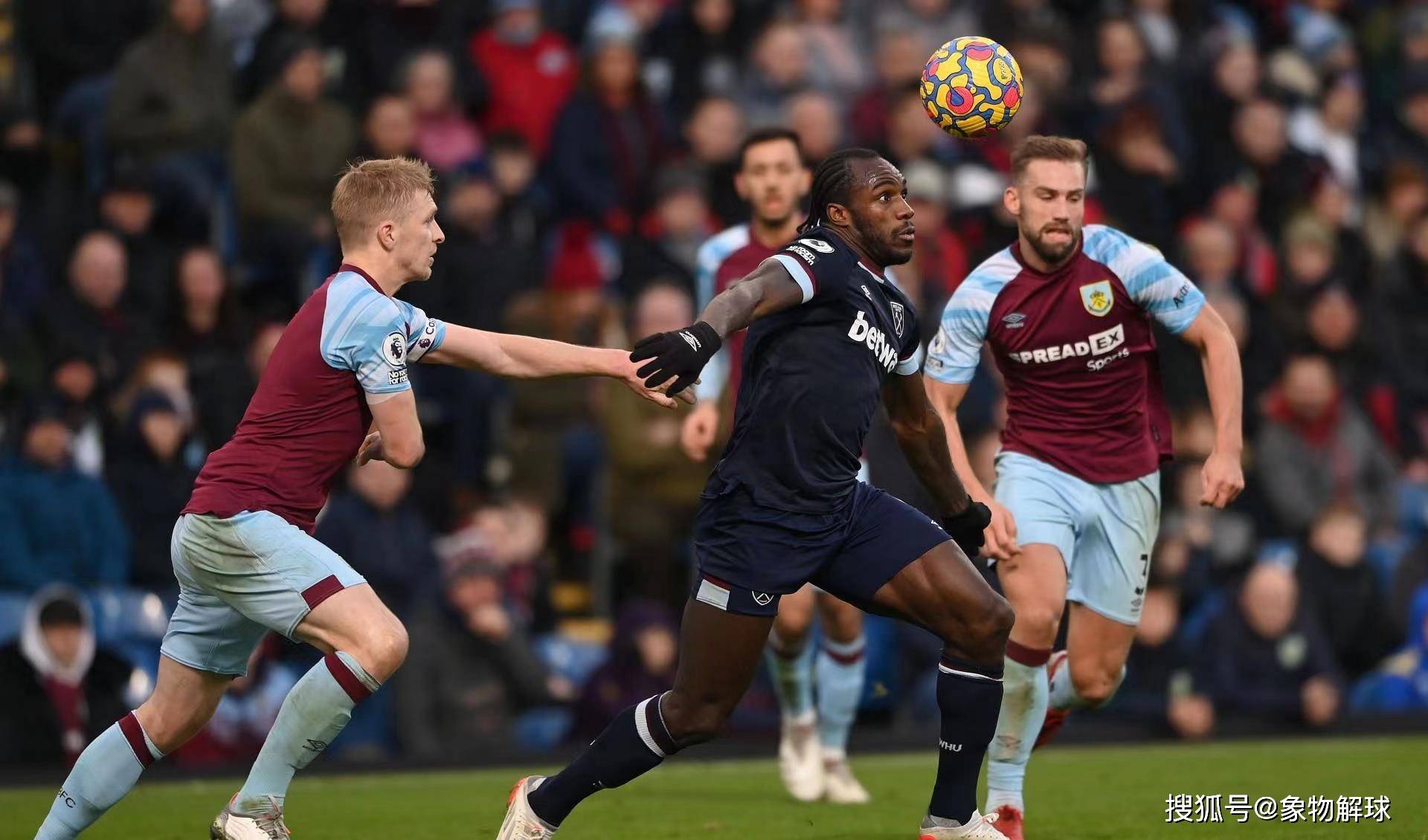 关于伯恩利豪取胜利，英超格局日渐清晰的信息