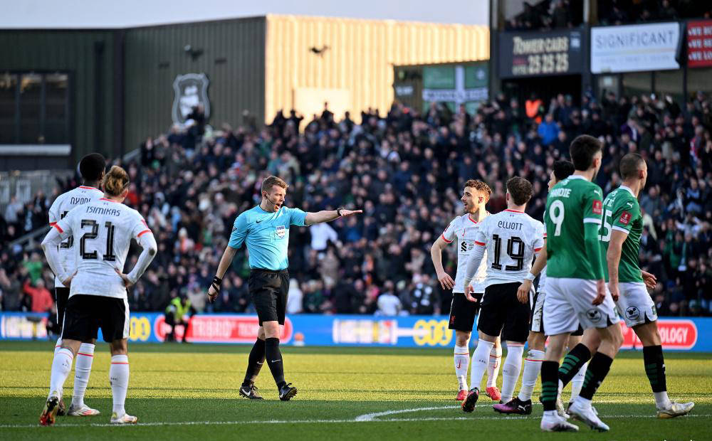 利物浦客场战绩差强人意，濒临淘汰