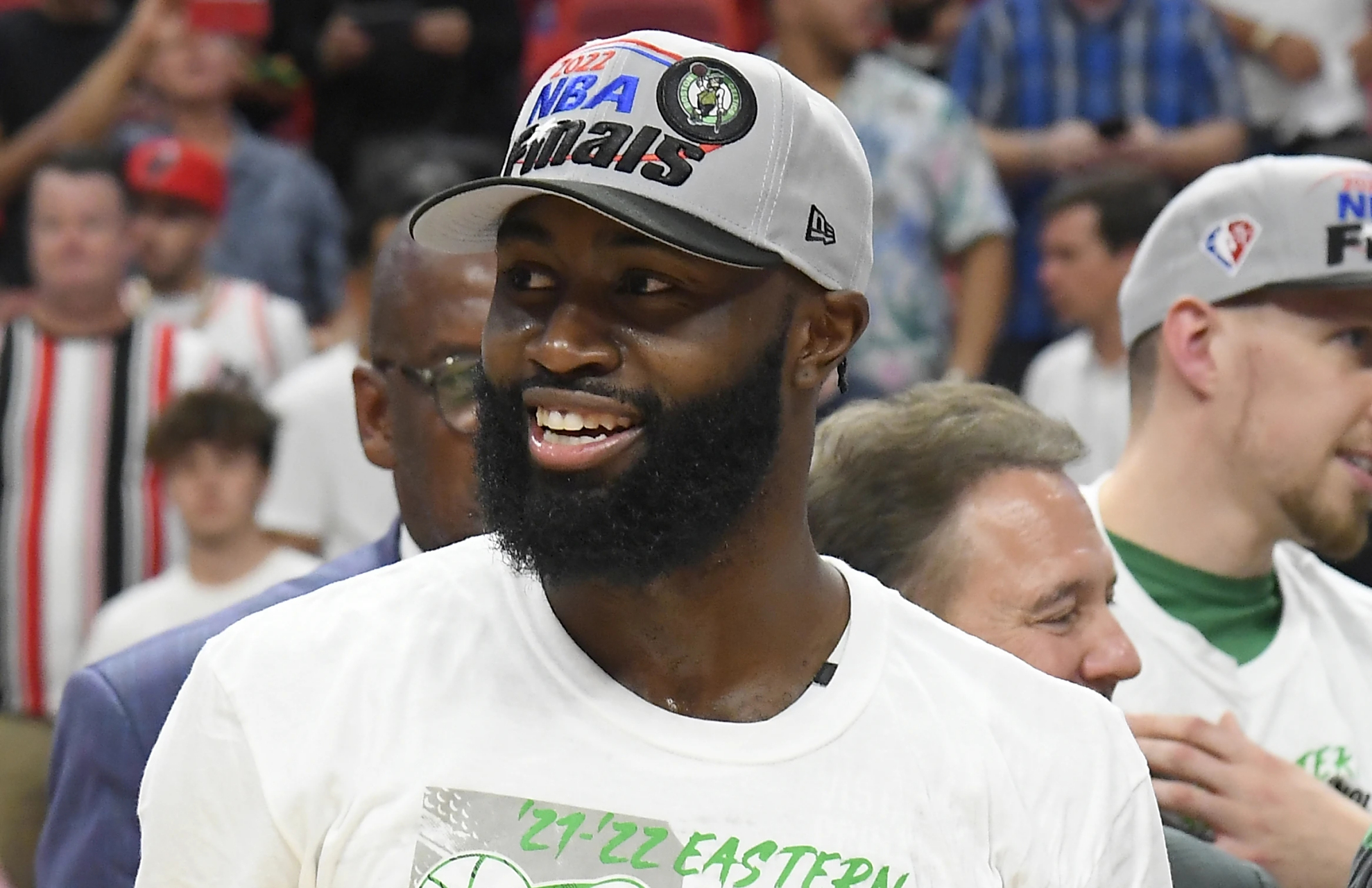 包含凯尔特人队交易流言再起，球迷拭泪告别的词条