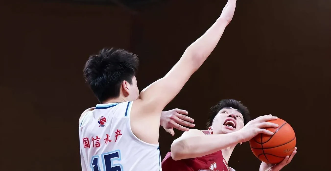 关于南欧球队防守型中场表现抢眼吸引多队关注的信息 关于南欧球队防守型中场表现抢眼吸引多队关注的信息