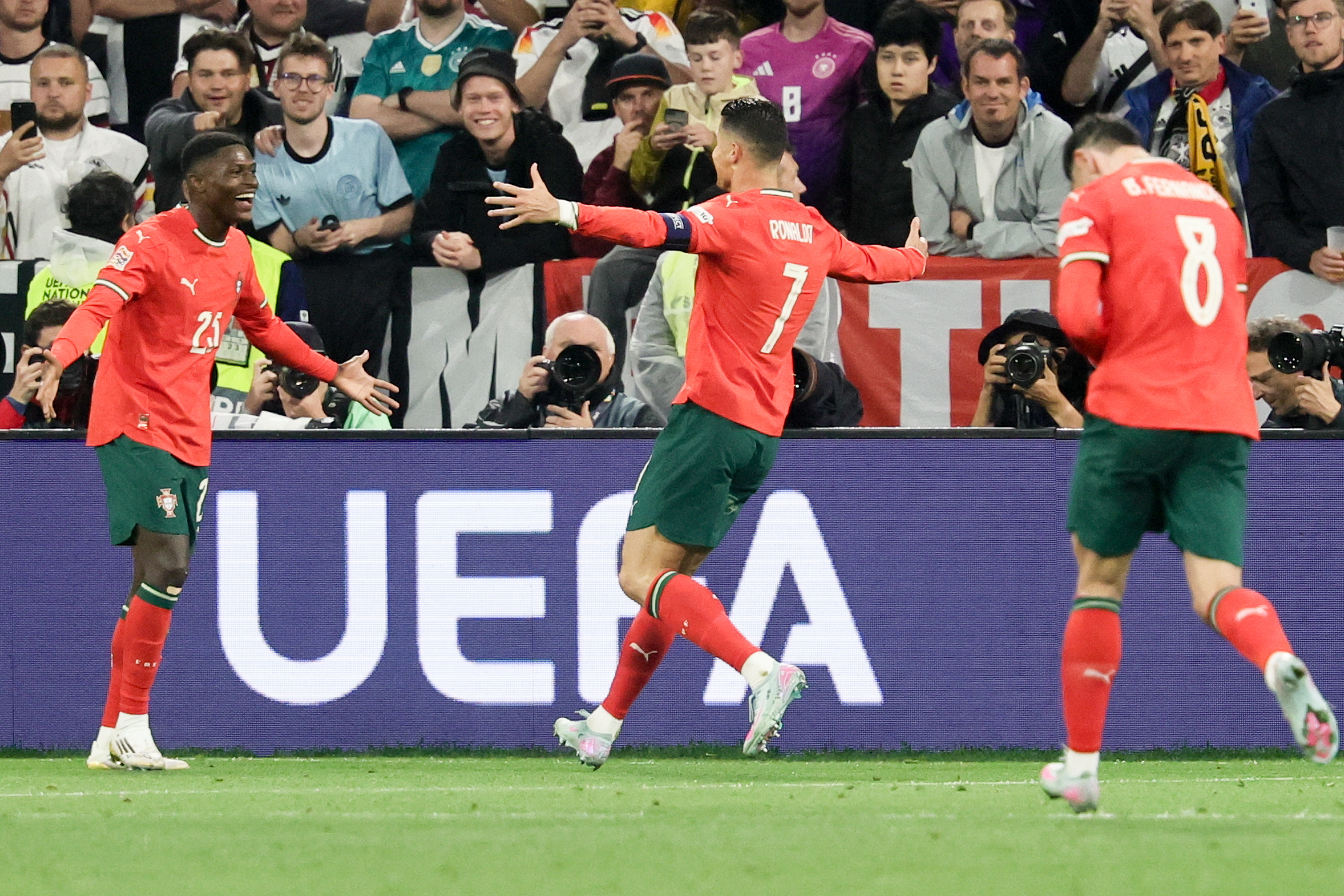 英格兰不敌葡萄牙，无缘晋级四强的简单介绍