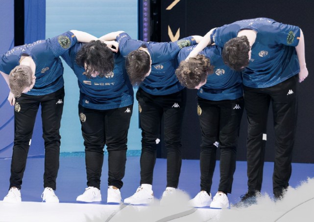 法国遗憾止步小组,表现逊色难抵对手 法国遗憾止步小组,表现逊色难抵对手