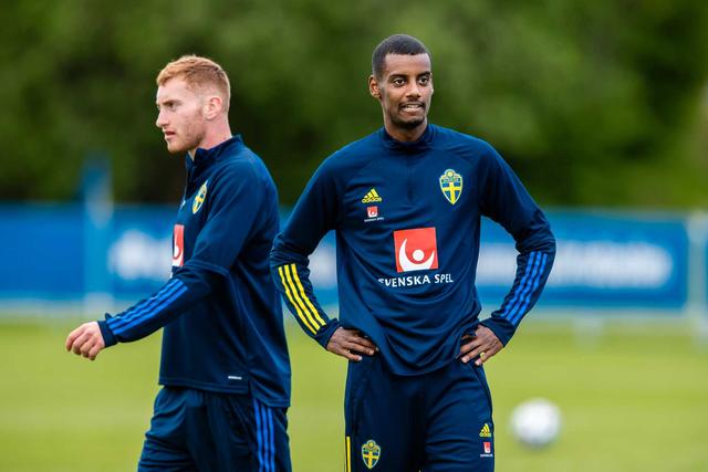 非洲劲旅跻身大洲杯四强,引发热议 非洲劲旅跻身大洲杯四强,引发热议