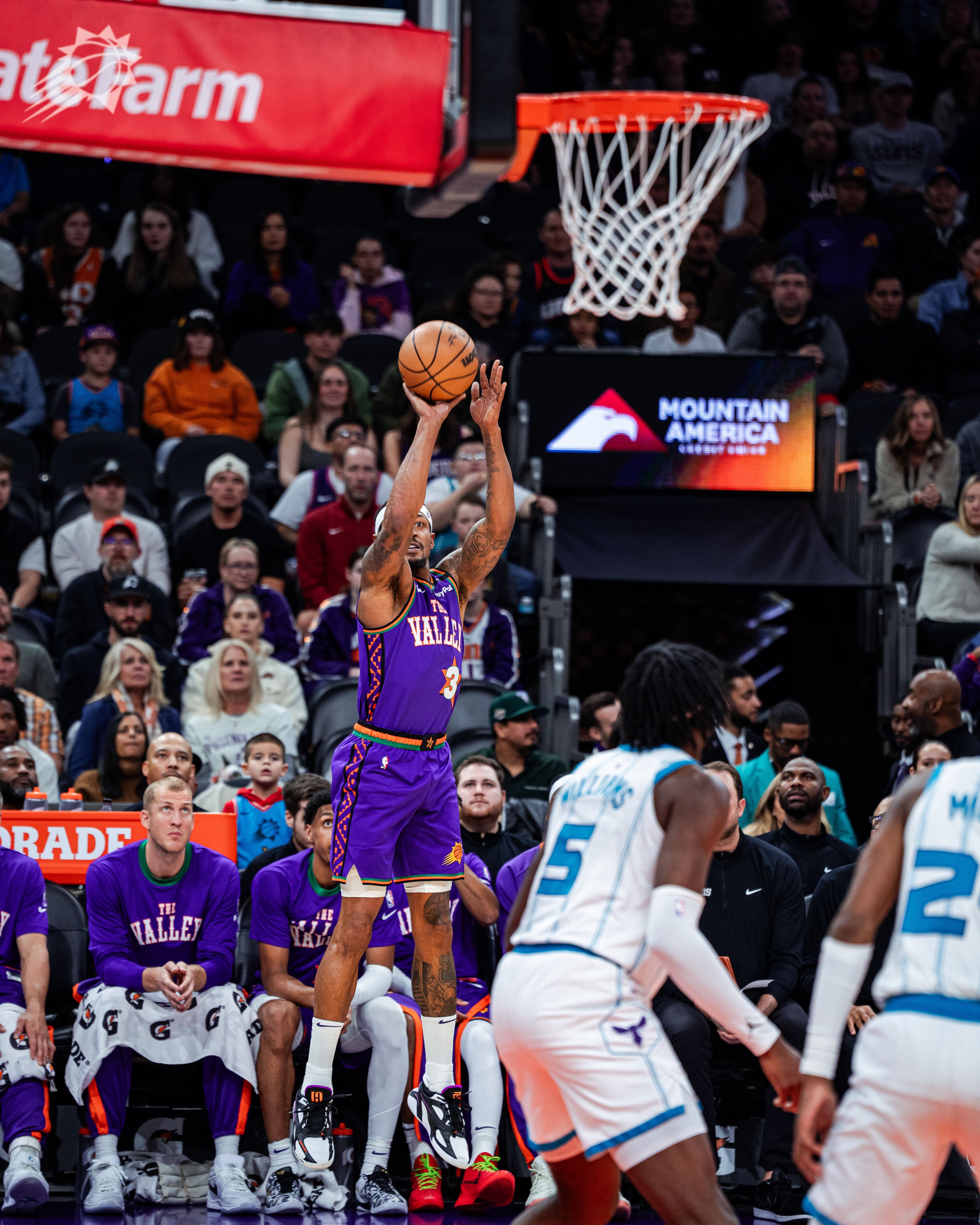 爱游戏下载-76人逆转黄蜂连胜终结