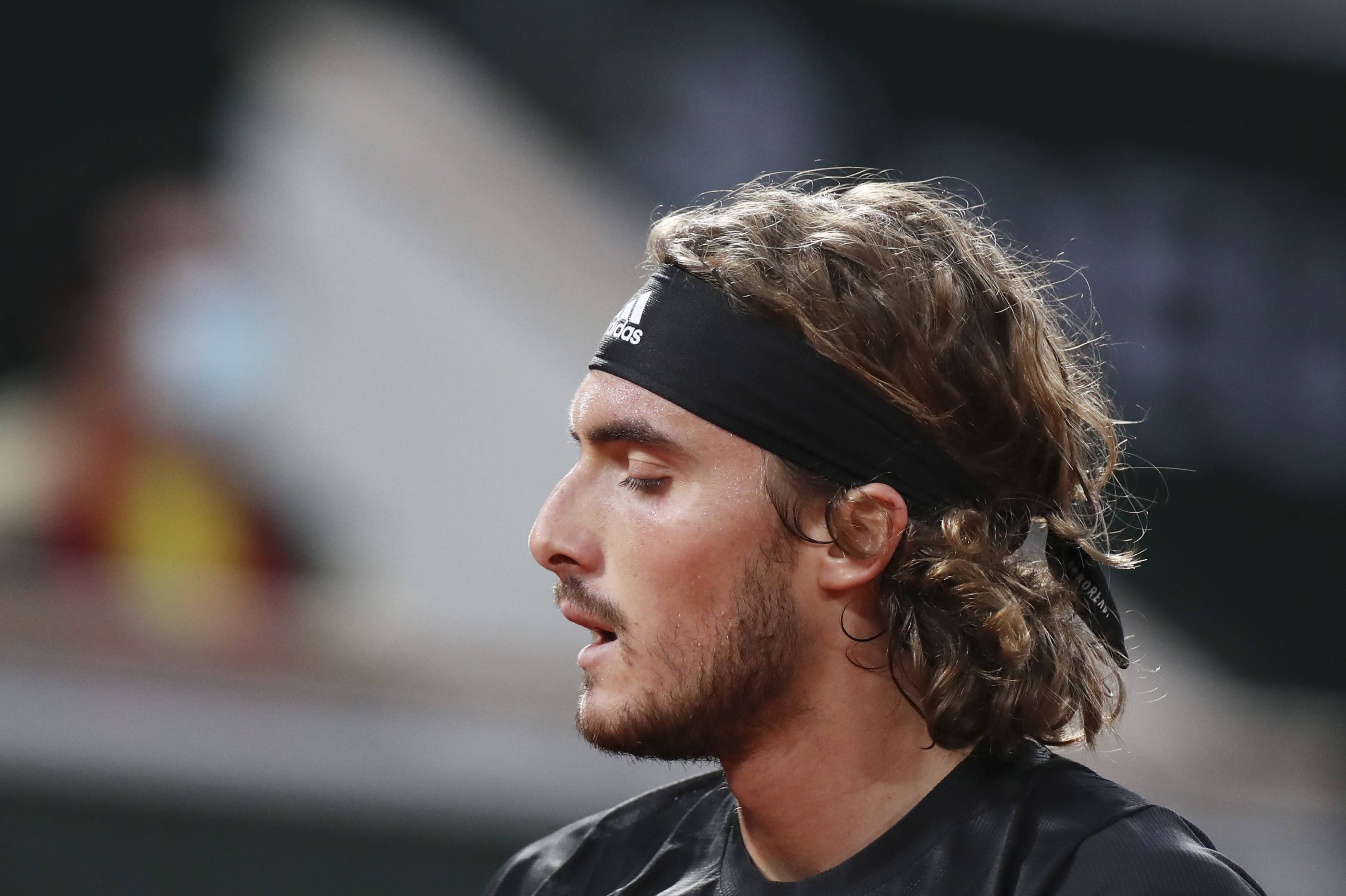 爱游戏娱乐-法国网球队轻取美国网球队，西西帕斯统治全场