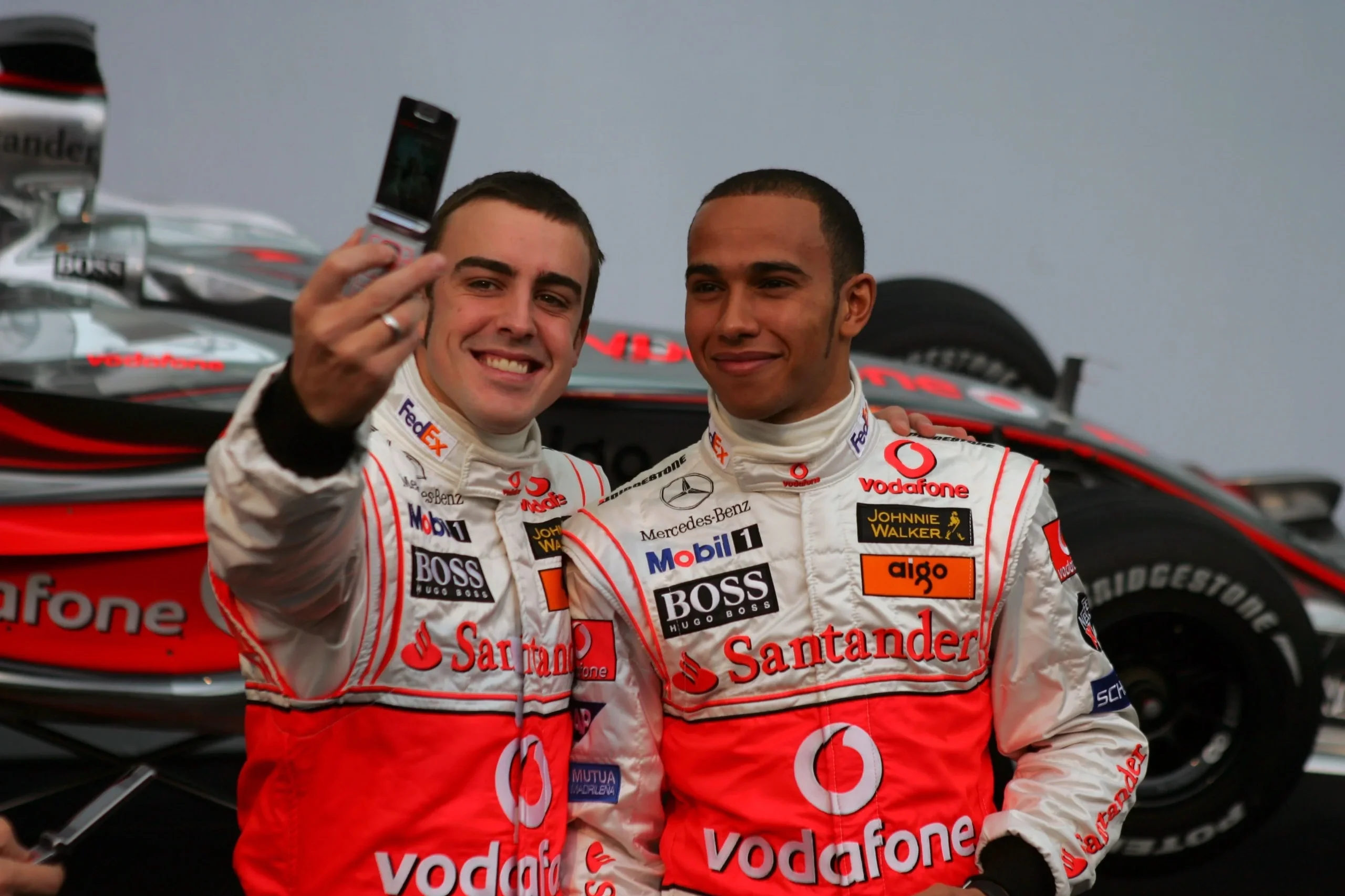 索伯车队完胜梅赛德斯,汉密尔顿扛起全队 索伯车队完胜梅赛德斯,汉密尔顿扛起全队