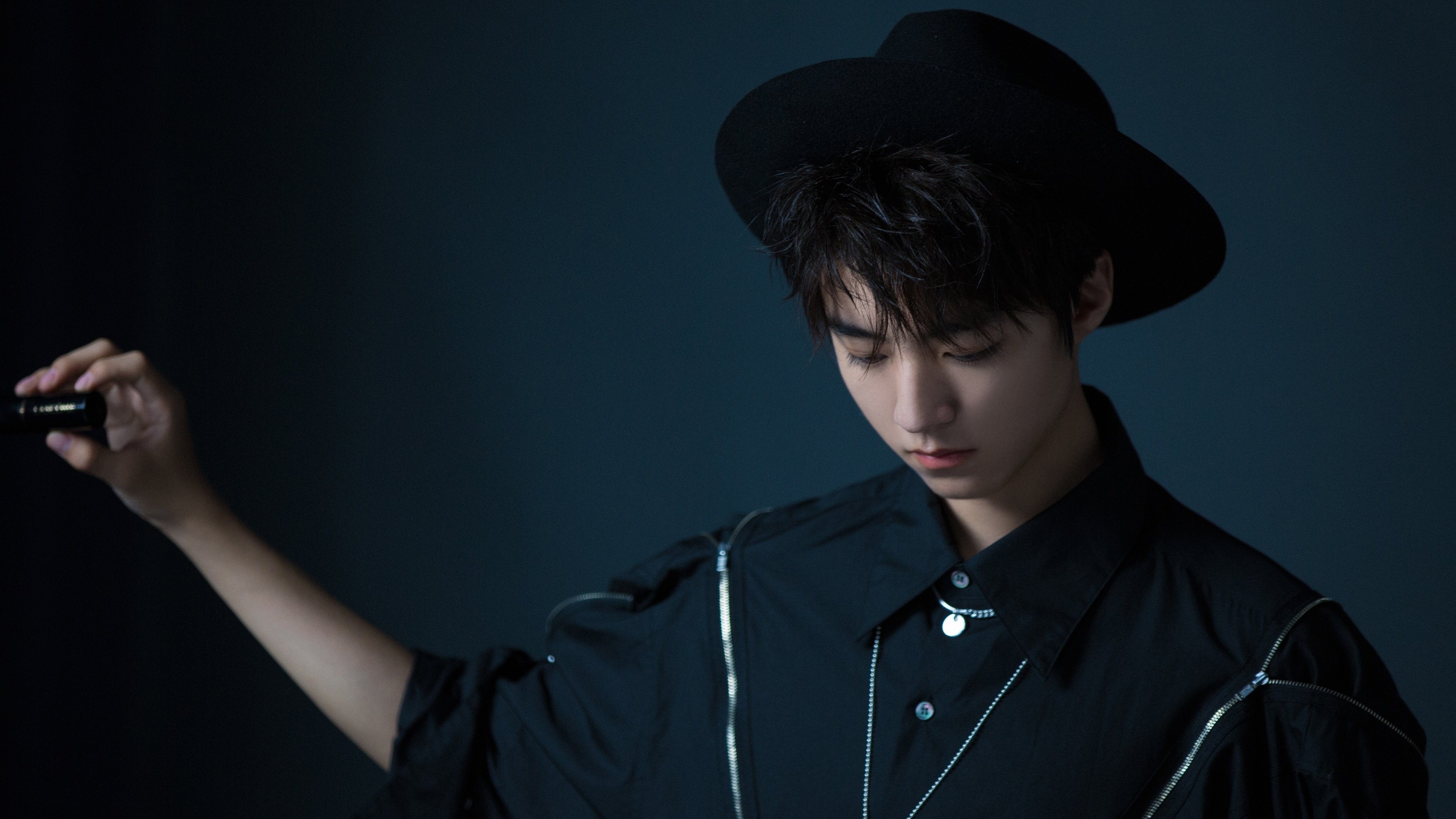 爱游戏官方-奥运周期关键战之夜，福克斯关键节点连续得分，铸就胜利传奇