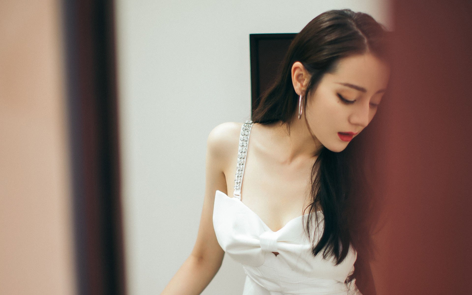 戈贝尔一人编织天罗地网，76人攻防转换战术让黄蜂翅膀折断